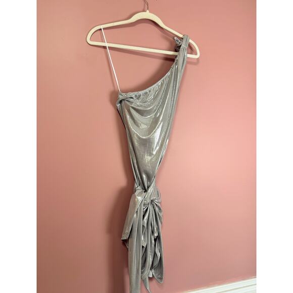 Show Me Your Mumu Genevieve One-Shoulder Wrap Mini Dress Silver Size XS - Picture 6 of 8